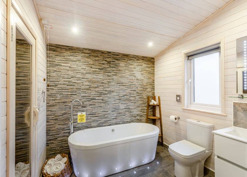 Couples Lodge VIP - Black Hall Lodges, Knighton