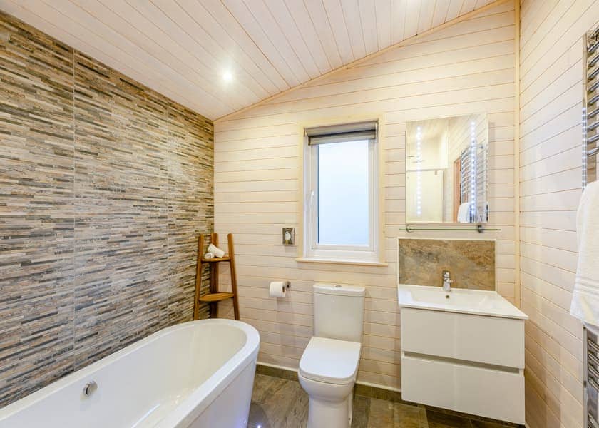 Couples Lodge VIP - Black Hall Lodges, Knighton