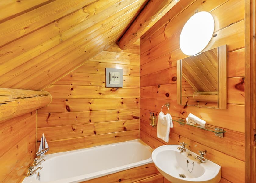 Superior Lodge - Black Hall Lodges, Knighton