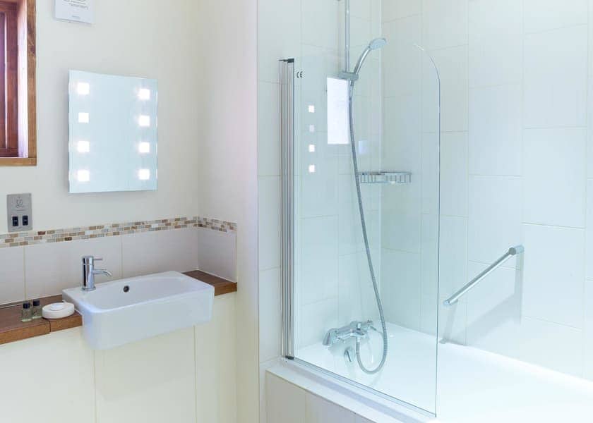 Typical | Golden Oak 2 (Pet) - Blackwood Forest Lodges, Micheldever, Nr Winchester