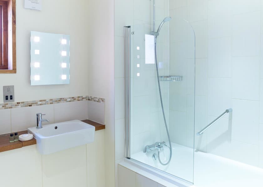 Typical | Golden Oak 3 (Pet) - Blackwood Forest Lodges, Micheldever, Nr Winchester