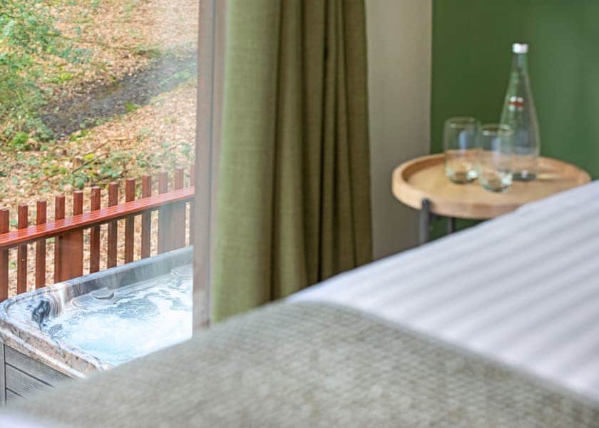 Typical | Golden Oak 4 (Pet) - Blackwood Forest Lodges, Micheldever, Nr Winchester