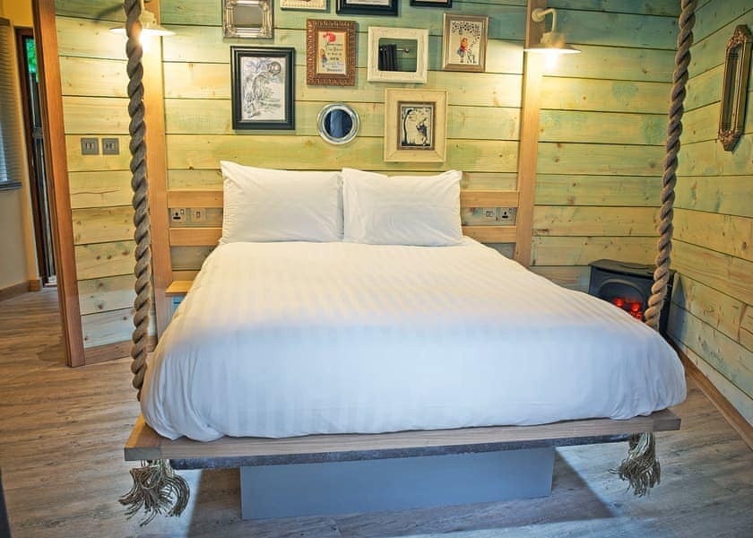 Typical | Golden Oak Tree House (Pet) - Blackwood Forest Lodges, Micheldever, Nr Winchester