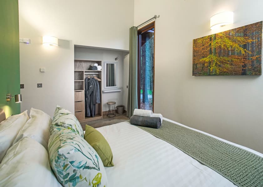 Typical | Golden Oak Treehouse - Blackwood Forest Lodges, Micheldever, Nr Winchester