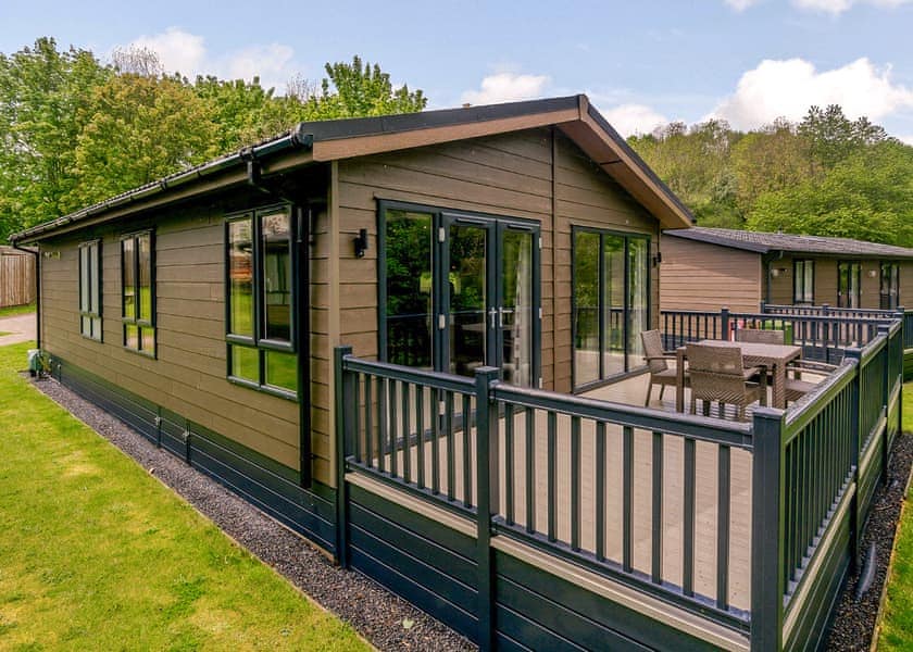 Pemberley Watersedge Lodge - Bath Mill Lodge Retreat, Newton Saint Loe, Nr Bath