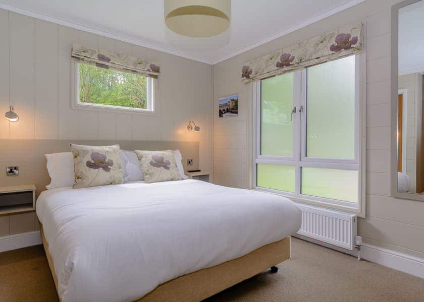 Pemberley Watersedge Lodge - Bath Mill Lodge Retreat, Newton Saint Loe, Nr Bath