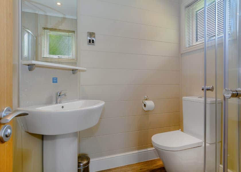 Pemberley Watersedge Lodge - Bath Mill Lodge Retreat, Newton Saint Loe, Nr Bath