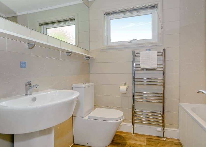 Pemberley Watersedge Lodge - Bath Mill Lodge Retreat, Newton Saint Loe, Nr Bath