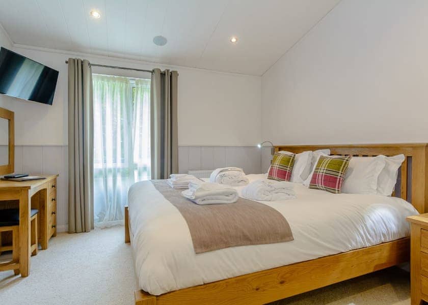 Newton Brook Elegance Lodge - Bath Mill Lodge Retreat, Newton Saint Loe, Nr Bath