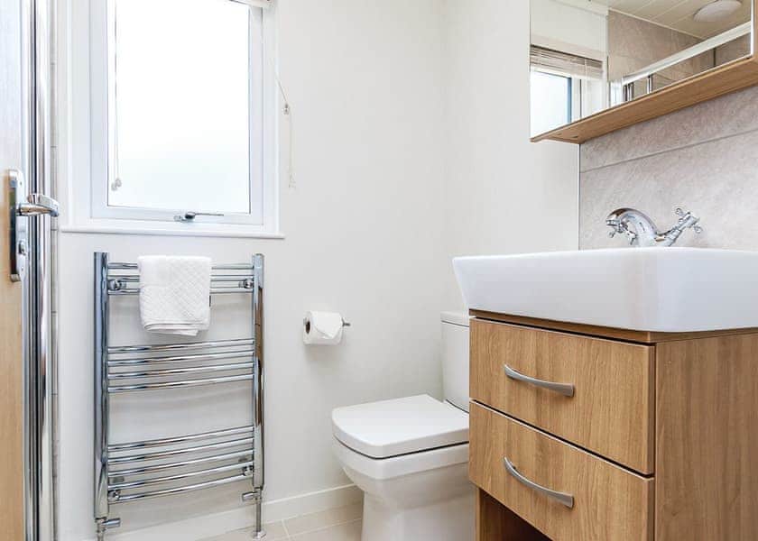 Hartfield Watersedge Lodge - Bath Mill Lodge Retreat, Newton Saint Loe, Nr Bath
