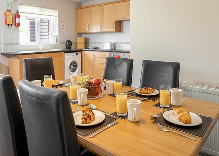 Bungalow 2 Pet Friendly - Bodmin Holiday Park, Bodmin