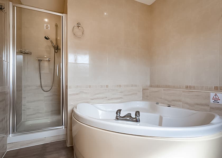 Bungalow 2 Pet Friendly - Bodmin Holiday Park, Bodmin