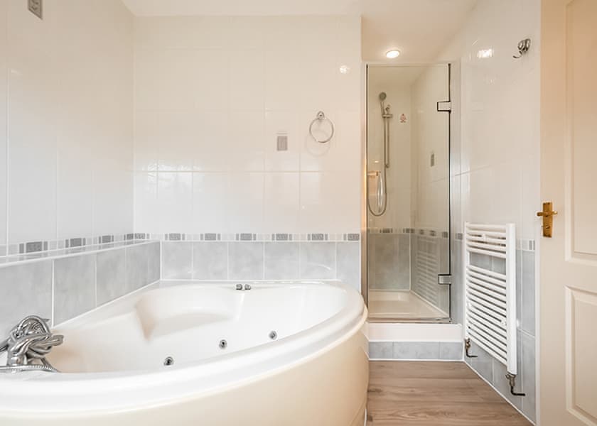 Bungalow 3 Pet Friendly - Bodmin Holiday Park, Bodmin