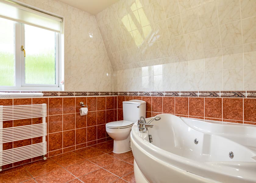 Villa 2 Pet Friendly Hot Tub - Bodmin Holiday Park, Bodmin