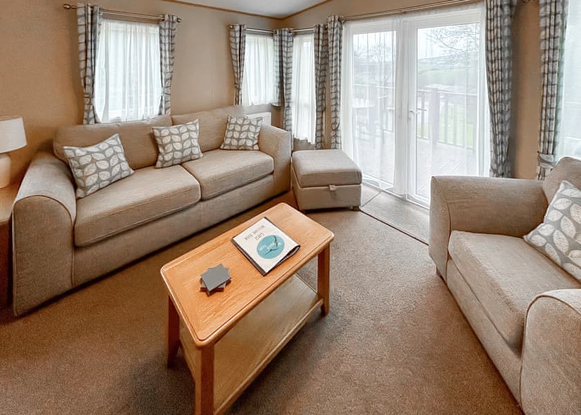 Country Holiday Home Platinum Four Spa - Bossiney Bay, Tintagel