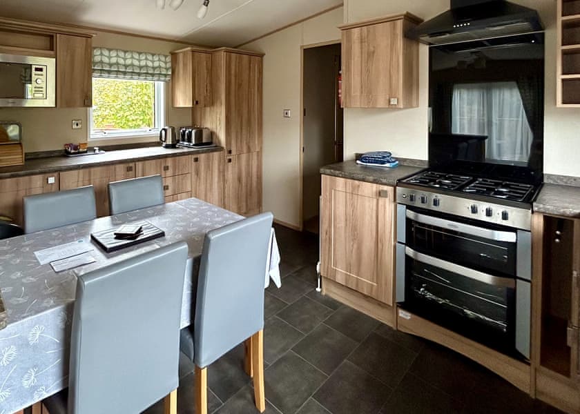 Country Holiday Home Platinum Four Spa - Bossiney Bay, Tintagel