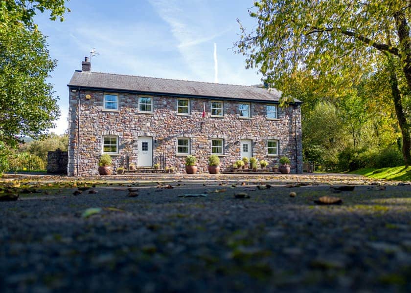 Pen-Y-Bont Cottage - Brecon Beacons Resort, Brecon Beacons National Park