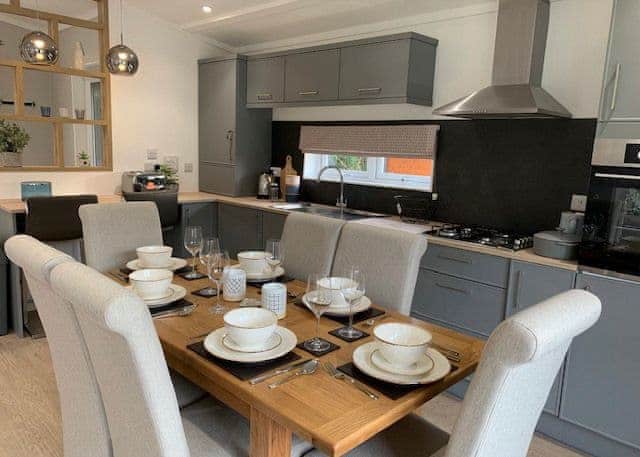 Typical | Comfort Plus Lodge Hot Tub 6 - Brokerswood Holiday Park, Westbury, nr Longleat
