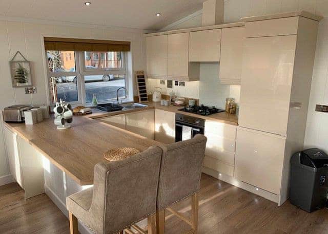 Typical | Comfort Plus Lodge Hot Tub 6 - Brokerswood Holiday Park, Westbury, nr Longleat