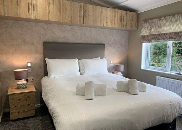Typical | Comfort Plus Lodge Hot Tub 6 - Brokerswood Holiday Park, Westbury, nr Longleat