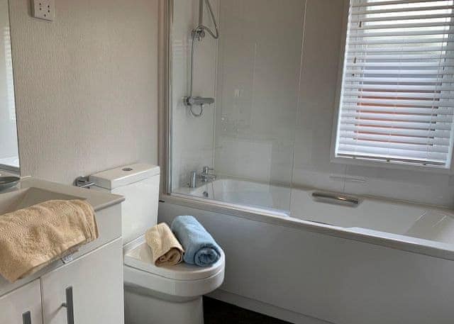 Typical | Comfort Plus Lodge Hot Tub 6 - Brokerswood Holiday Park, Westbury, nr Longleat