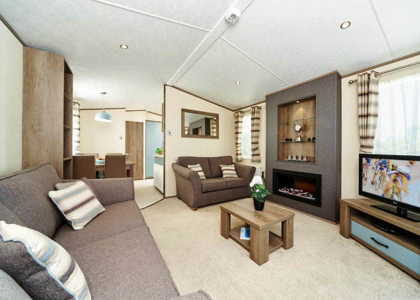 Superior Caravan Hot Tub 4 - Brokerswood Holiday Park, Westbury, nr Longleat