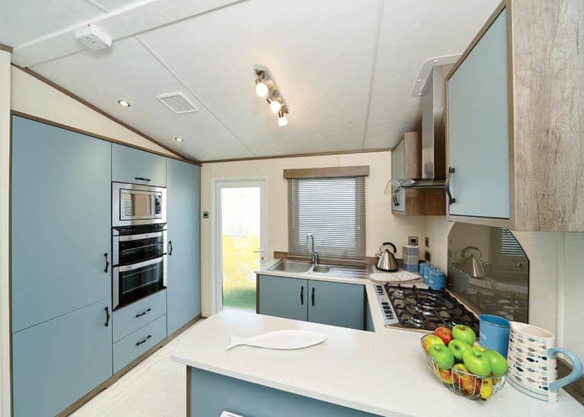 Superior Caravan Hot Tub 4 - Brokerswood Holiday Park, Westbury, nr Longleat