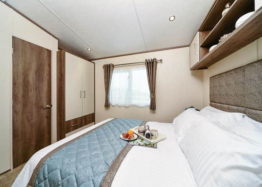 Superior Caravan Hot Tub 4 - Brokerswood Holiday Park, Westbury, nr Longleat