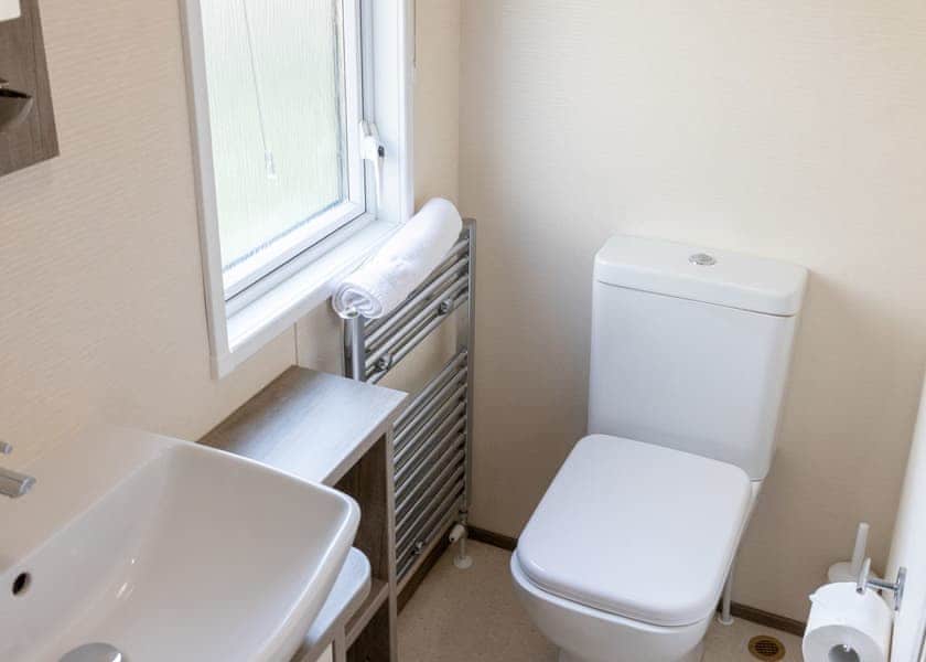 Superior Caravan Hot Tub 4 - Brokerswood Holiday Park, Westbury, nr Longleat