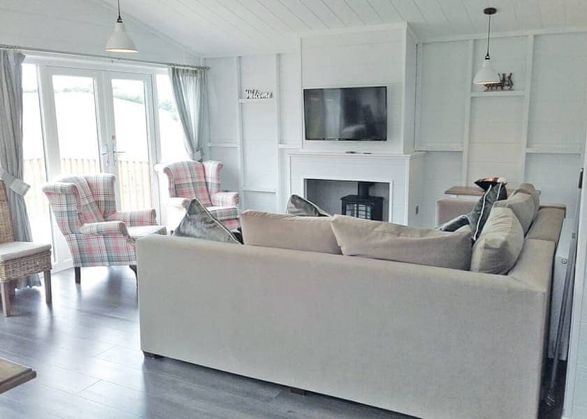 Comfort Plus Lodge Hot Tub 8 - Brokerswood Holiday Park, Westbury, nr Longleat