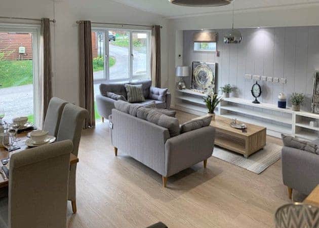Comfort Plus Lodge Hot Tub 8 - Brokerswood Holiday Park, Westbury, nr Longleat
