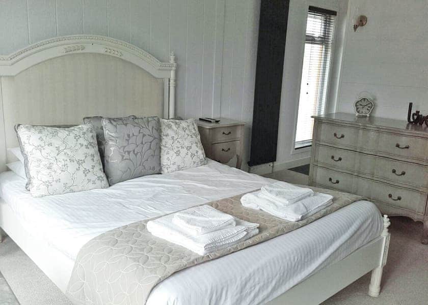 Comfort Plus Lodge Hot Tub 8 - Brokerswood Holiday Park, Westbury, nr Longleat
