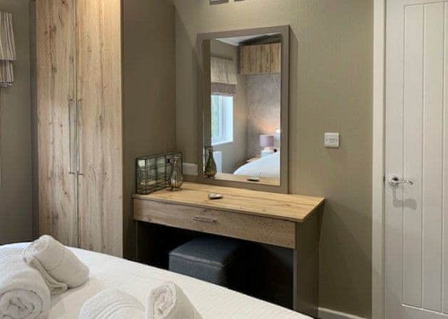 Comfort Plus Lodge Hot Tub 8 - Brokerswood Holiday Park, Westbury, nr Longleat