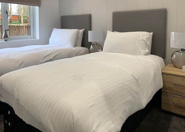 Comfort Plus Lodge Hot Tub 8 - Brokerswood Holiday Park, Westbury, nr Longleat