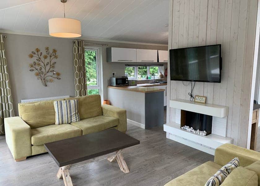 Comfort Lodge Hot Tub 6 - Brokerswood Holiday Park, Westbury, nr Longleat