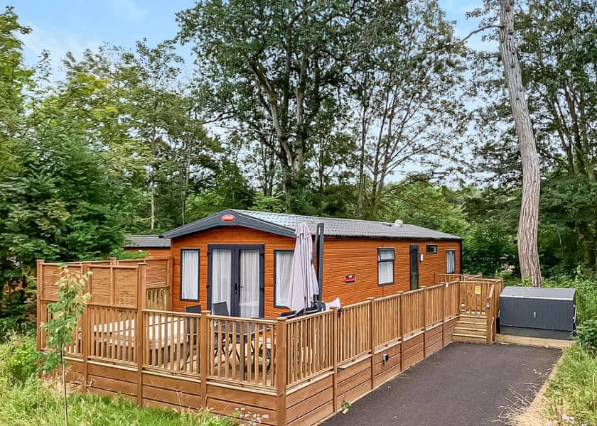 Superior Holiday Home Hot Tub 4 - Brokerswood Holiday Park, Westbury, nr Longleat