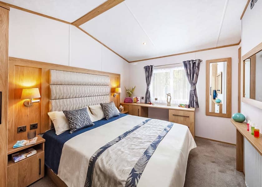 Superior Holiday Home Hot Tub 4 - Brokerswood Holiday Park, Westbury, nr Longleat