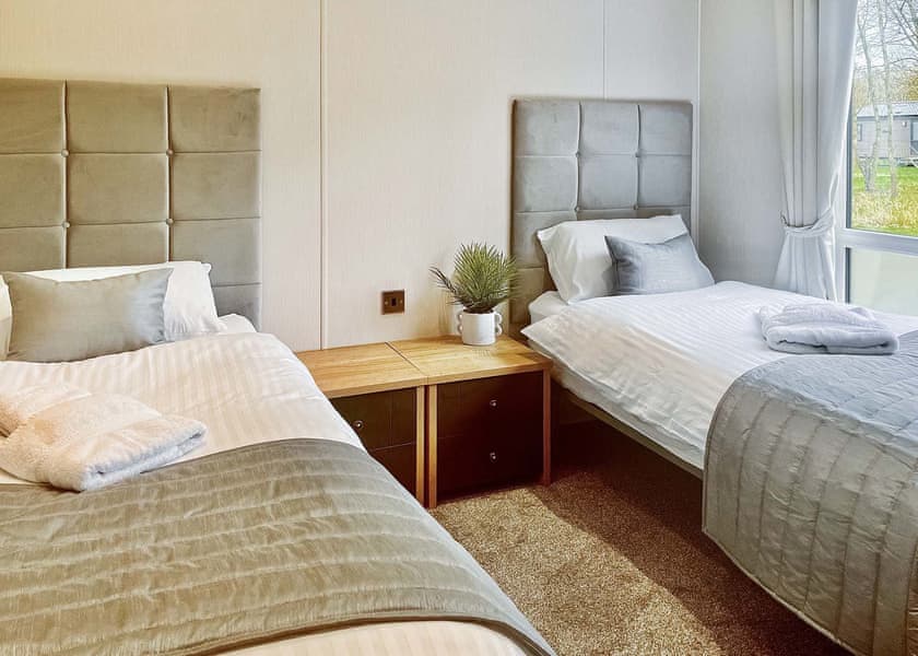 Fallow Pet Friendly Lodge - Bredon View, Pershore