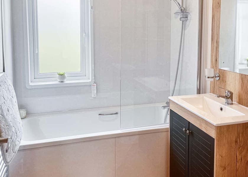 Fallow Pet Friendly Lodge - Bredon View, Pershore