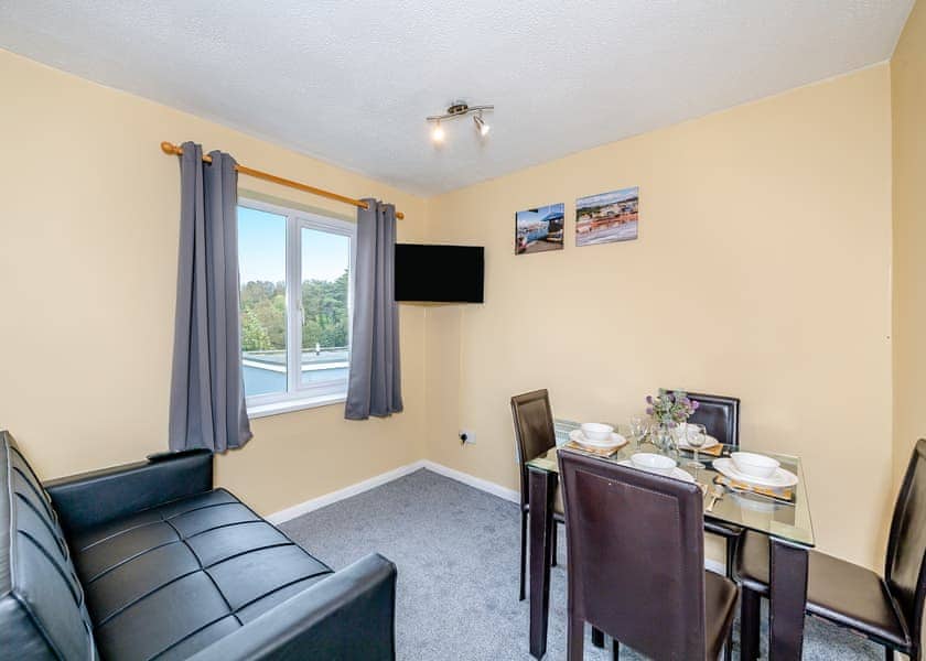 Silver 1 Chalet Slps 4 Pet - Brixham Holiday Park, Brixham, Torbay