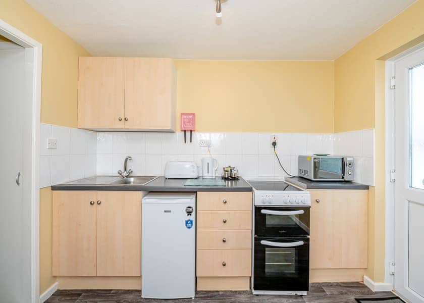 Silver 1 Chalet Slps 2 Pet - Brixham Holiday Park, Brixham, Torbay