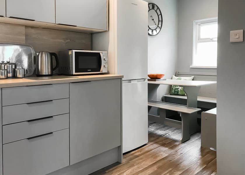 Platinum 3 Bedroom Chalet Sleeps 6 - Brixham Holiday Park, Brixham, Torbay