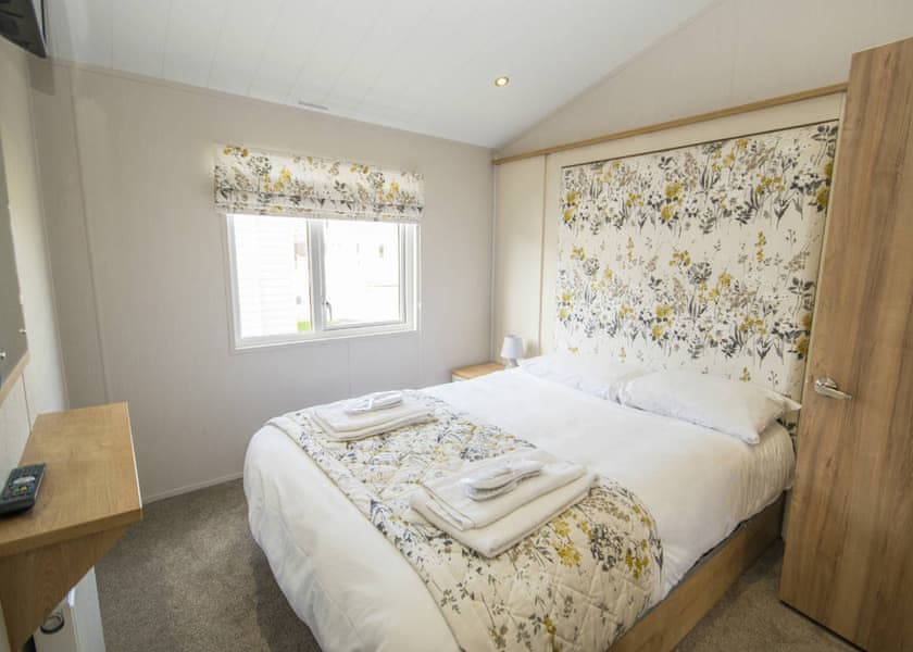 Platinum 3 Bedroom Lodge - Broadland Sands, Corton, Lowestoft