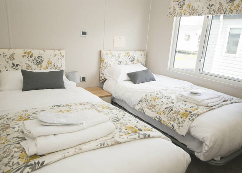 Platinum 3 Bedroom Lodge - Broadland Sands, Corton, Lowestoft