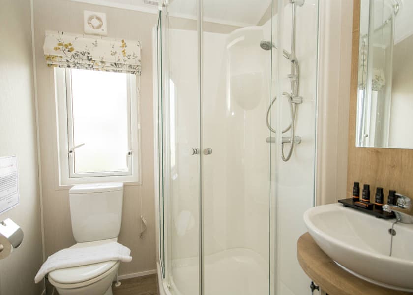 Platinum 3 Bedroom Lodge - Broadland Sands, Corton, Lowestoft