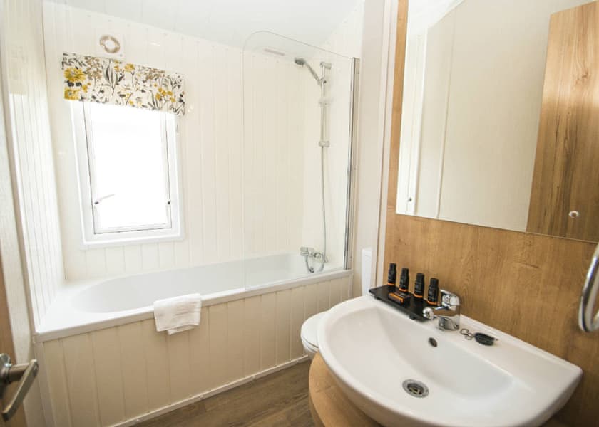 Platinum 3 Pet Friendly Lodge - Broadland Sands, Corton, Lowestoft