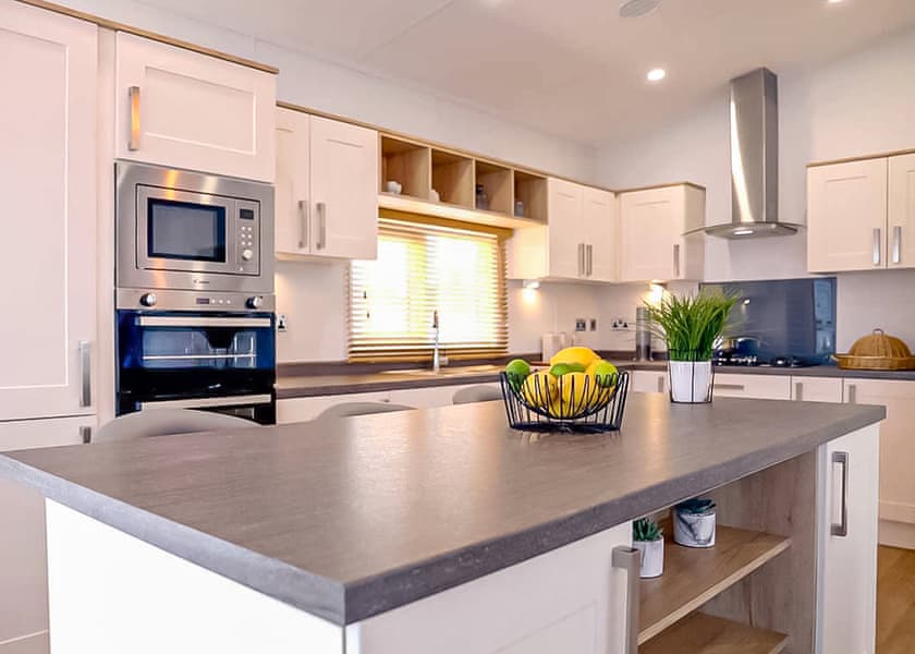 4 Berth Luxury Lodge Accessible - Bude Holiday Resort, Bude