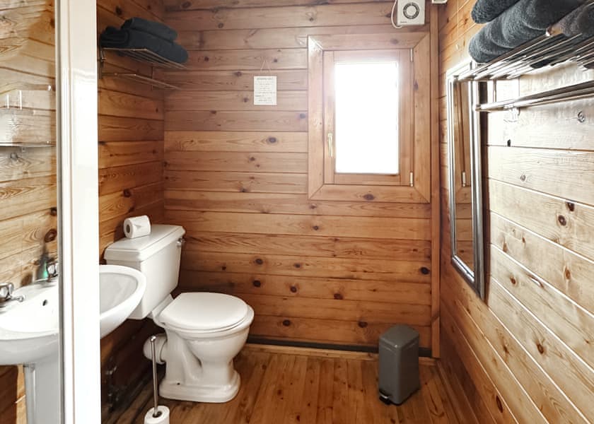 Mallard Lodge - Bosworth Lakeside Lodges, Market Bosworth, near Nuneaton