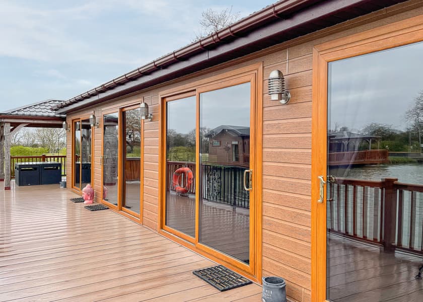 Swan Lodge - Caistor Lakes Lodges, Caistor, Market Rasen