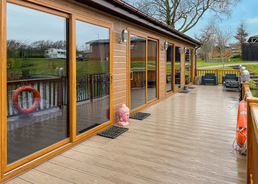 Swan Lodge - Caistor Lakes Lodges, Caistor, Market Rasen